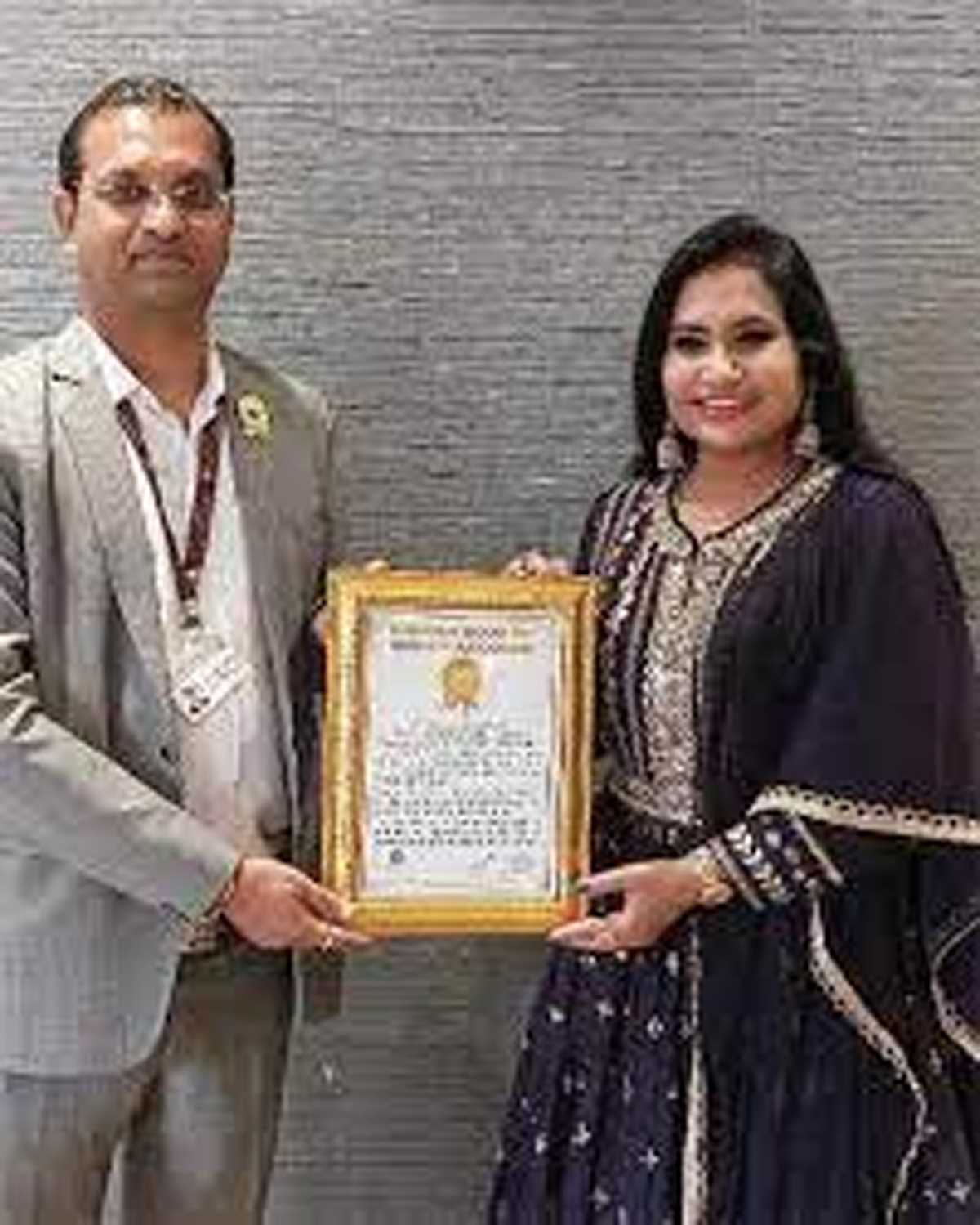 मोना सेन का नाम गोल्डन बुक ऑफ वल्र्ड रिकॉर्ड में दर्ज